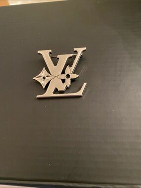 Fashion Jewelry Silver Logo Floral Monogram Brooch